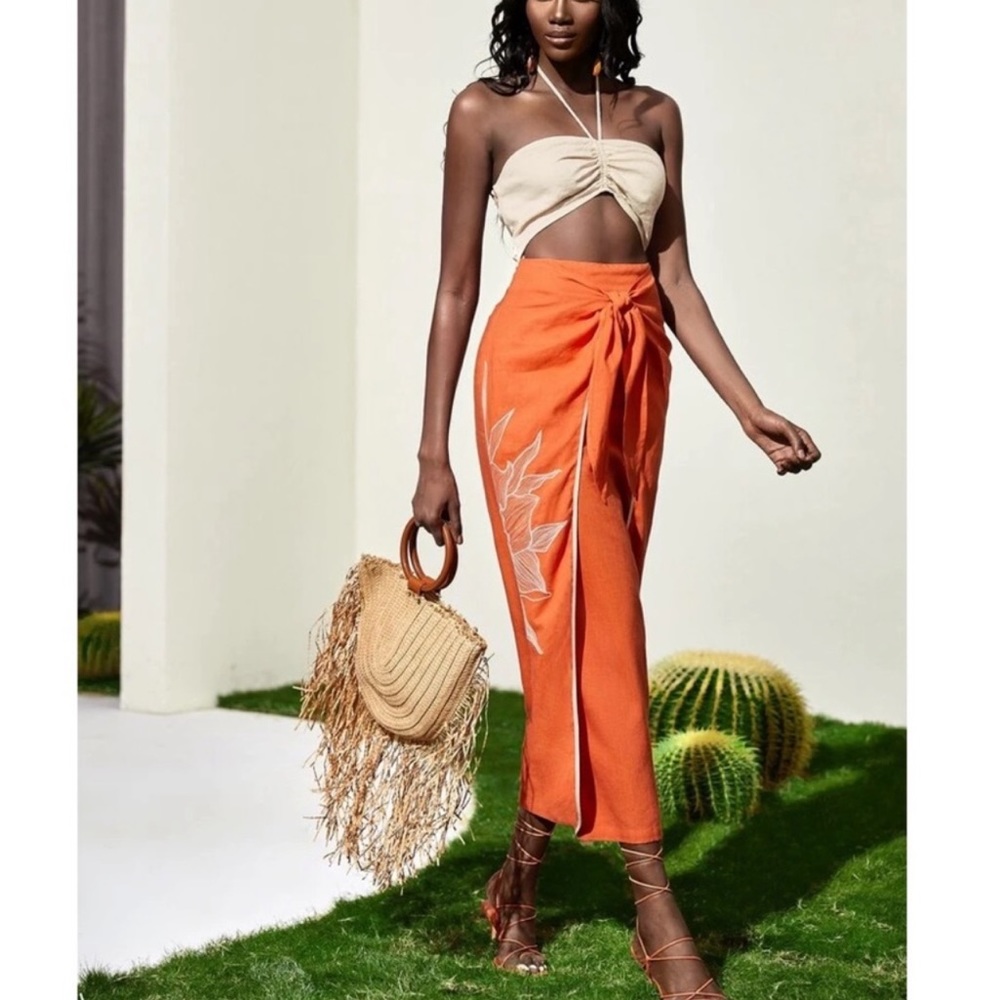 Victoria Embroidery Knot Detail Contrast Backless Dress